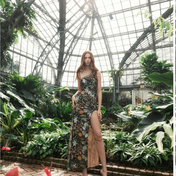 Mac Duggal EMBELLISHED FLORAL ONE SHOULDER GOWN STYLE 49574, SIZE 0/12 - Picture 6 of 17